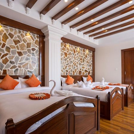 Airport Himalaya Boutique Hotel Катманду Экстерьер фото