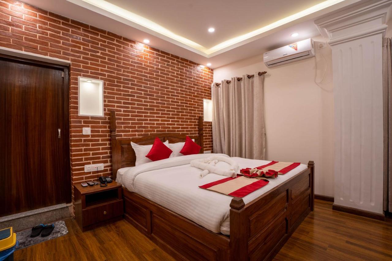 Airport Himalaya Boutique Hotel Катманду Экстерьер фото