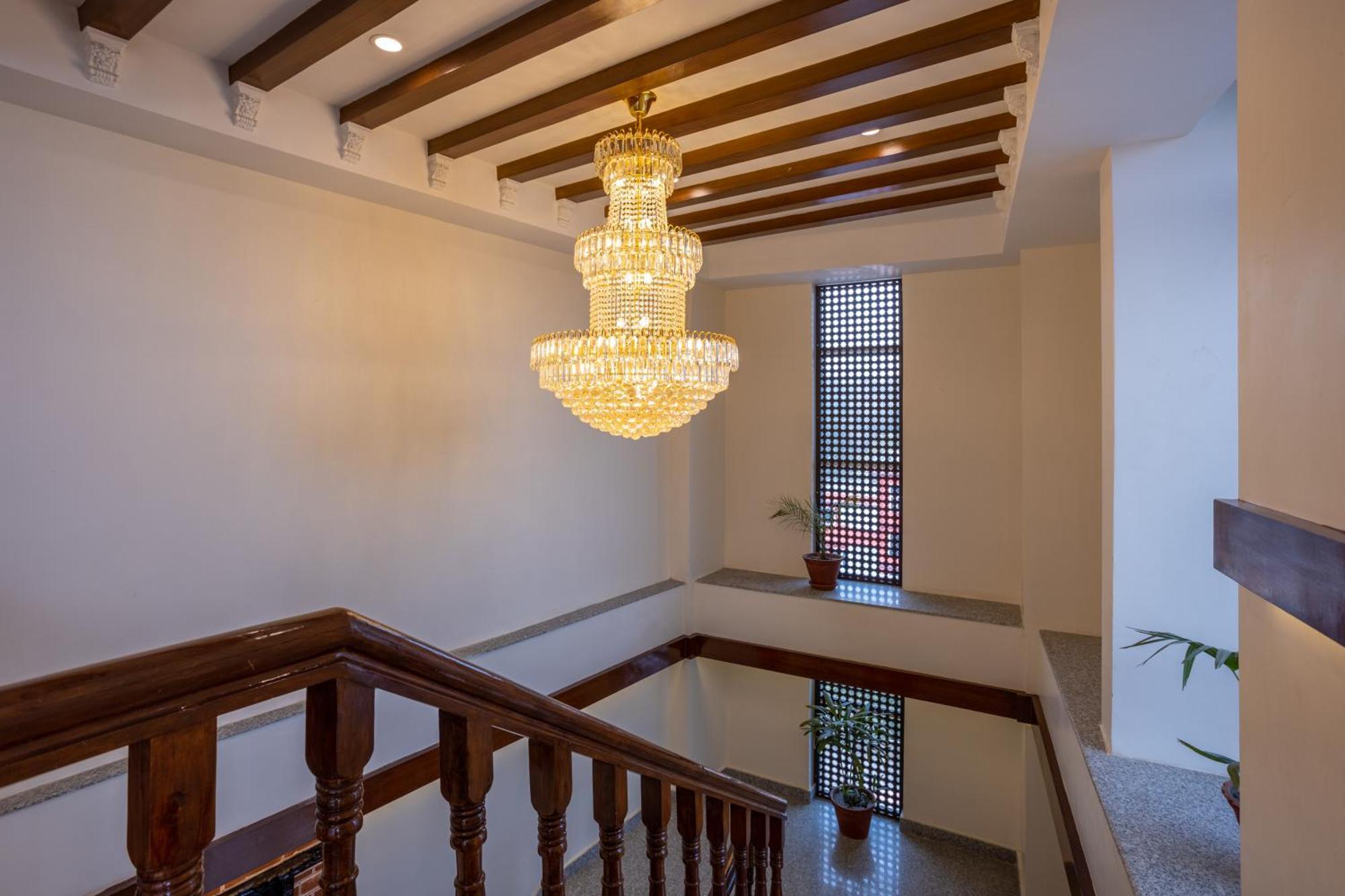 Airport Himalaya Boutique Hotel Катманду Экстерьер фото