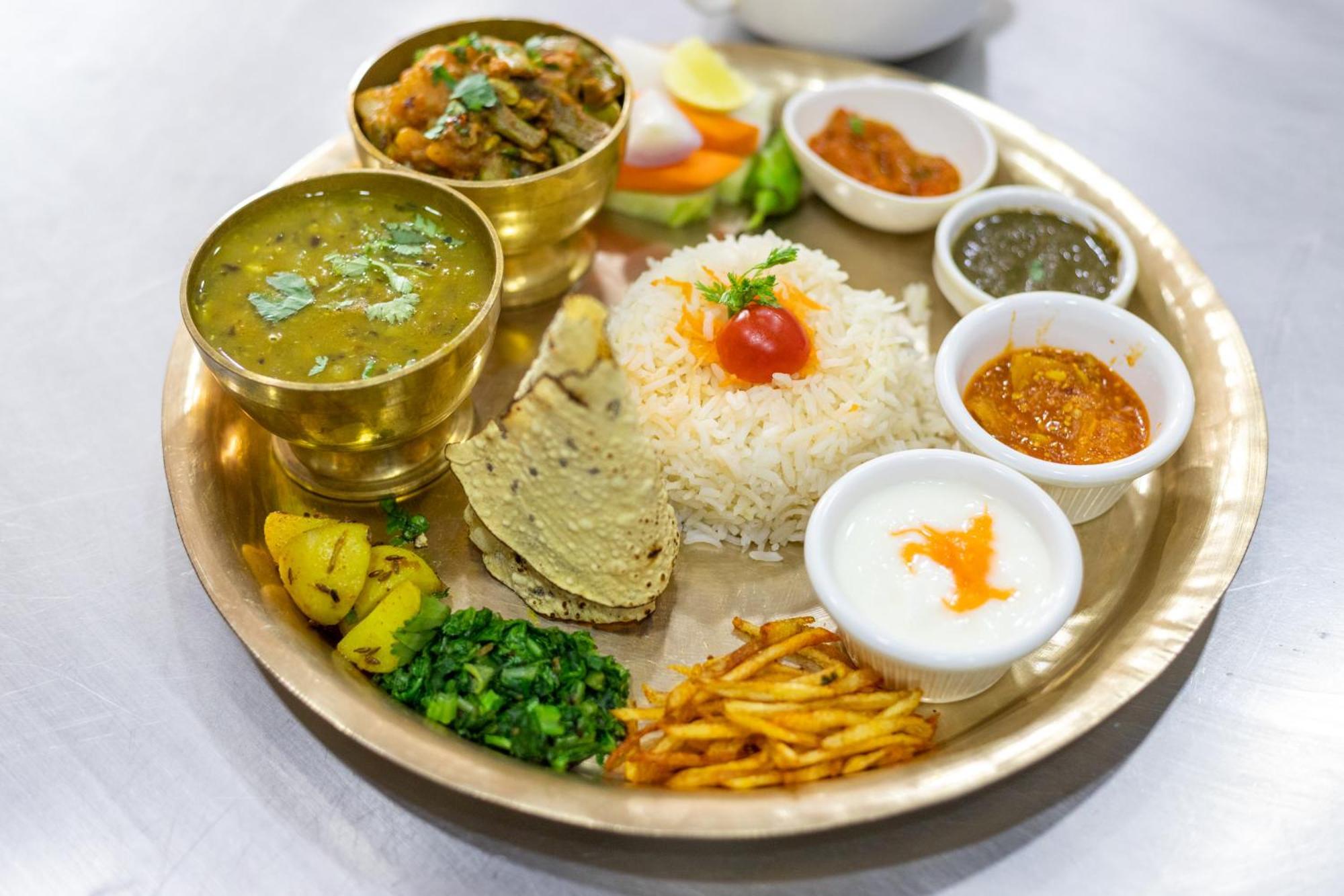 Airport Himalaya Boutique Hotel Катманду Экстерьер фото