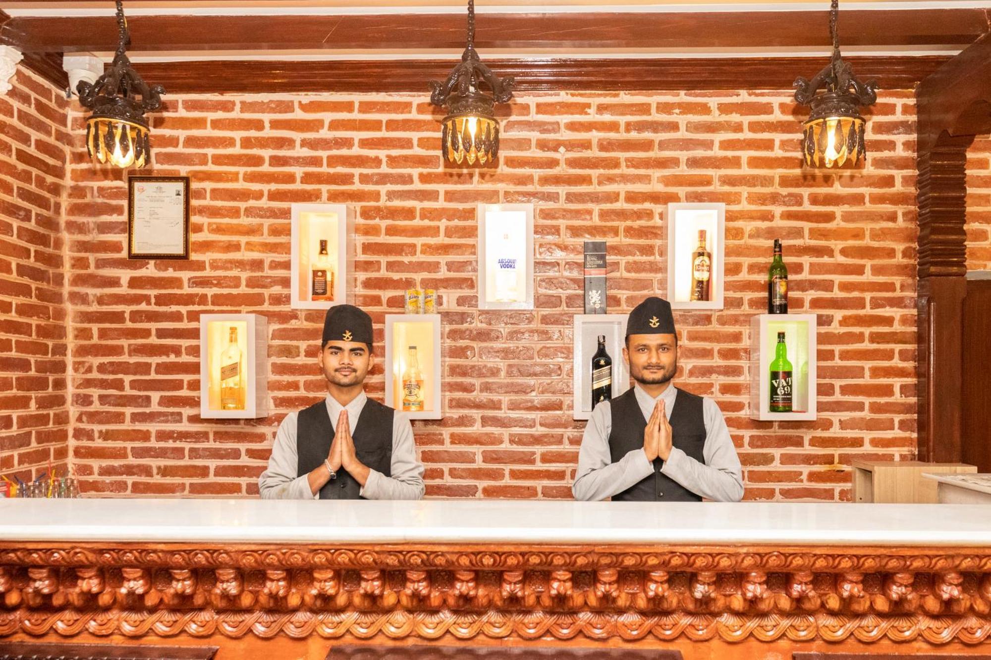 Airport Himalaya Boutique Hotel Катманду Экстерьер фото
