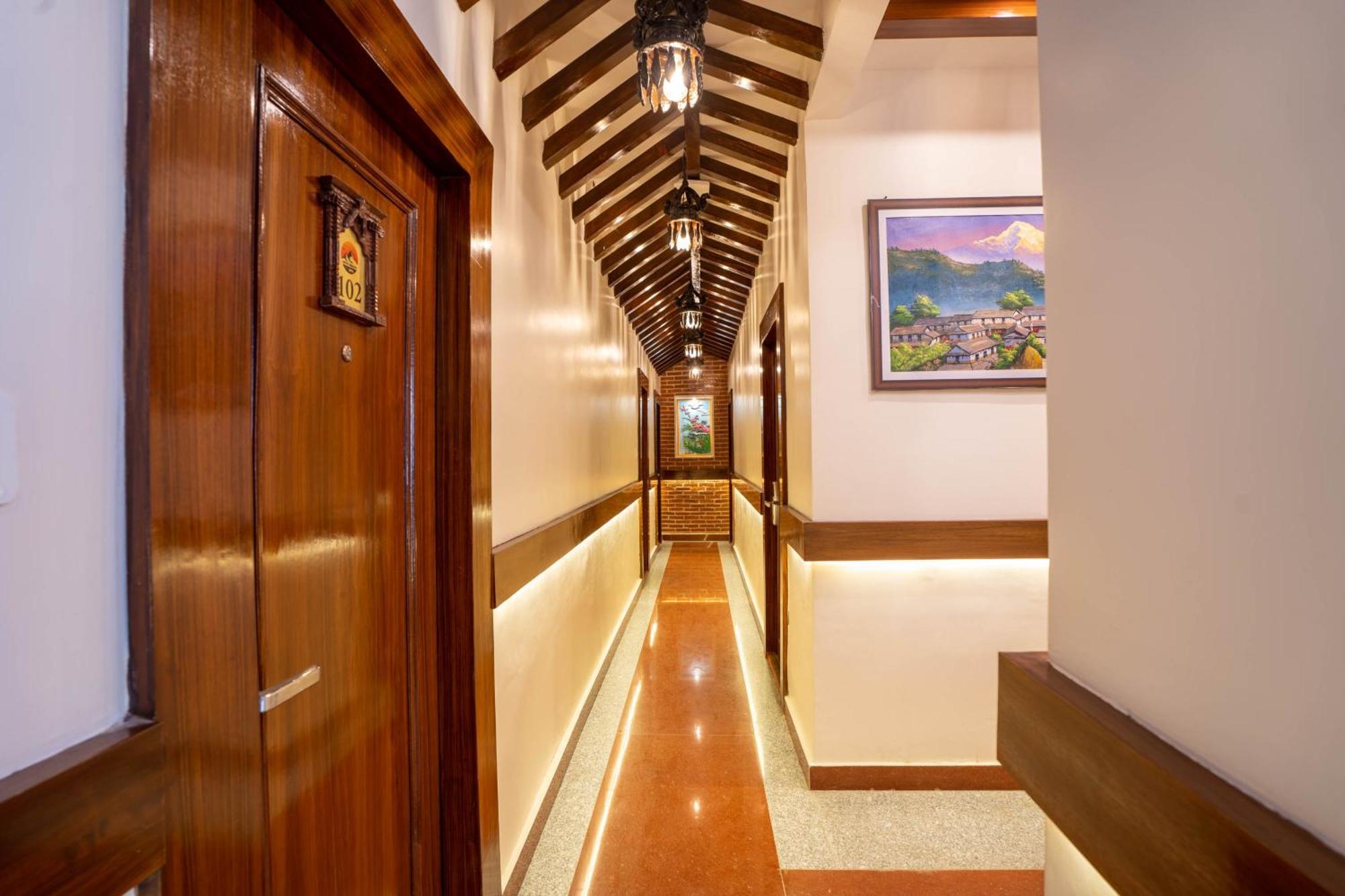 Airport Himalaya Boutique Hotel Катманду Экстерьер фото